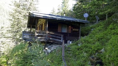 Jagdhütte im ObersulzbachtalNationalpark Hohe Tauern,
Wanderung ins Obersulzbachtal
Wandehotel Gassner
Familie Gasssner
Hadergasse 167
A-5741 Neukirchen am Großvenediger
www.hotel-gassner.at Jagdhütte im ObersulzbachtalNationalpark Hohe Tauern,
Wanderung ins Obersulzbachtal
Wandehotel Gassner
Familie Gasssner
Hadergasse 167
A-5741 Neukirchen am Großvenediger
www.hotel-gassner.at
