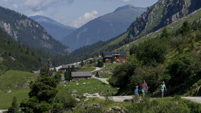 Wanderung ins ObersulzbachtalWanderung ins Obersulzbachtal  Wanderung ins ObersulzbachtalWanderung ins Obersulzbachtal