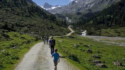 Wanderung ins ObersulzbachtalWanderung ins Obersulzbachtal  Wanderung ins ObersulzbachtalWanderung ins Obersulzbachtal