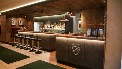 Hotel Outside in Matrei in OsttirolHotel Outside in Matrei in Osttirol, Rezeption Hotel Outside in Matrei in OsttirolHotel Outside in Matrei in Osttirol, Rezeption