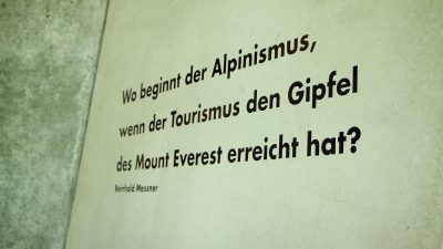 Zitat Reinhold Messner an der Wand des MMM Corones Zitat Reinhold Messner an der Wand des MMM Corones