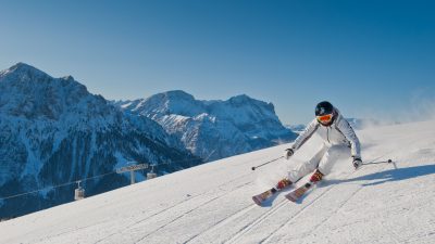 Skifahren an den Hängen des Kronplatzes Skifahren an den Hängen des Kronplatzes