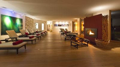 Ruhebereich mit KaminRuhebereich mit Kamin Ruhebereich mit KaminRuhebereich mit Kamin