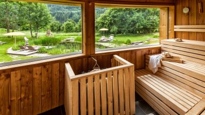 Ausblick aus der Sauna in den Garten Ausblick aus der Sauna in den Garten