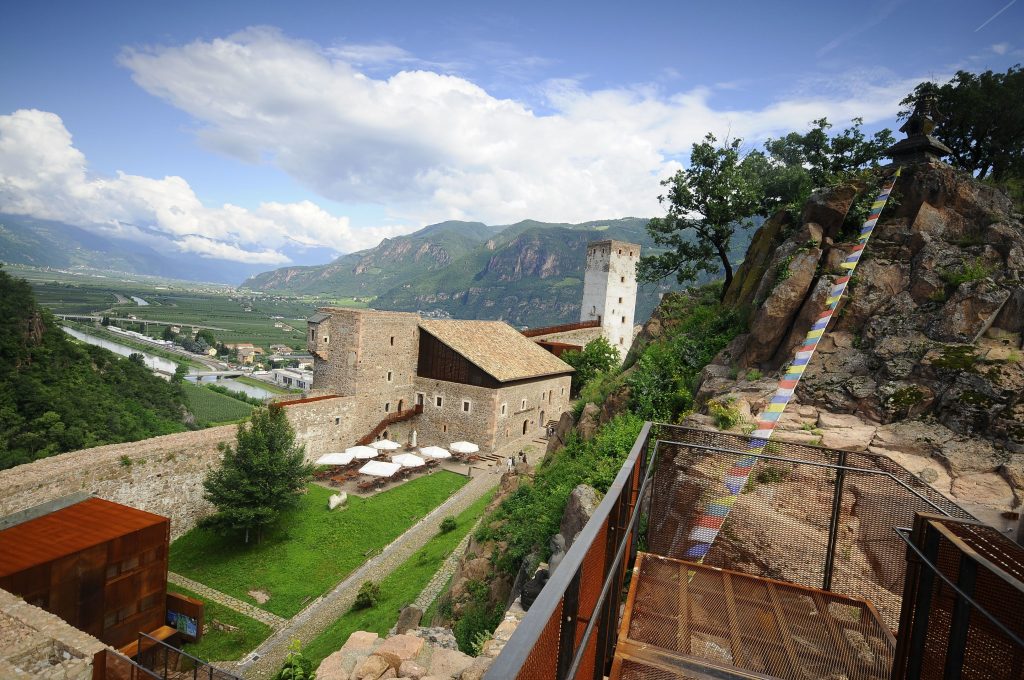 Reinhold Messners Museum der Berge auf d. Burg Sigmundskron ¸ber Bozen, S¸dtirol, Italien