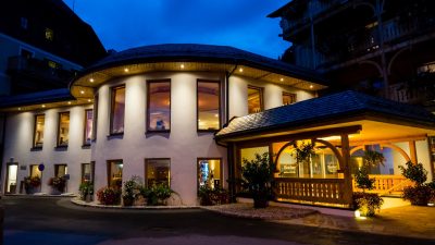 Eingangsbereich des HotelsNatur- und Wellnesshotel Höflehner Steiermark, Österreich;