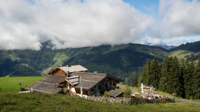 KräuteralmKräuteralm / Kräuterwanderung mit Susi vom Wanderhotel Schafhuber in Maria Alm - Hinterthal, Österreich KräuteralmKräuteralm / Kräuterwanderung mit Susi vom Wanderhotel Schafhuber in Maria Alm - Hinterthal, Österreich