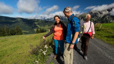 Kräuterwanderung mit Susi vom Wanderhotel Schafhuber in Maria AlmKräuterwanderung mit Susi vom Wanderhotel Schafhuber in Maria Alm - Hinterthal, Österreich Kräuterwanderung mit Susi vom Wanderhotel Schafhuber in Maria AlmKräuterwanderung mit Susi vom Wanderhotel Schafhuber in Maria Alm - Hinterthal, Österreich