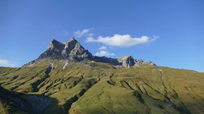 Malerische Ausblicke – Wanderhotel JägeralpeWanderhotel Jägeralpe: Abendstimmung am Simmel, Blick auf Widderstein Malerische Ausblicke – Wanderhotel JägeralpeWanderhotel Jägeralpe: Abendstimmung am Simmel, Blick auf Widderstein