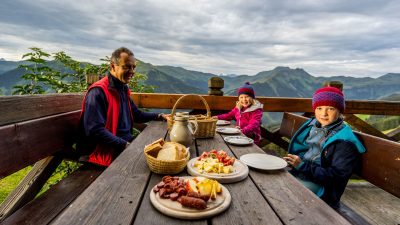 SonnenaufgangswanderungSonnenaufgangswanderung - Hotel Glemmtalerhof in Saalbach Hinterglemm, Österreich; Wanderhotels