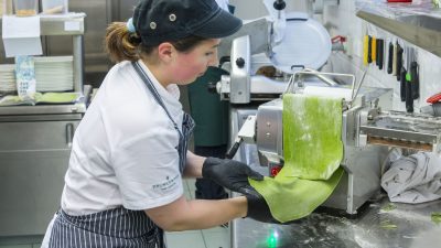 Italien Suetirol Trentino Alto Adige Pustertal Ahrntal Sand in Taufers Campo Tures Wander- und Wellnesshotel Drumlerhof Kueche Italien Suetirol Trentino Alto Adige Pustertal Ahrntal Sand in Taufers Campo Tures Wander- und Wellnesshotel Drumlerhof Kueche