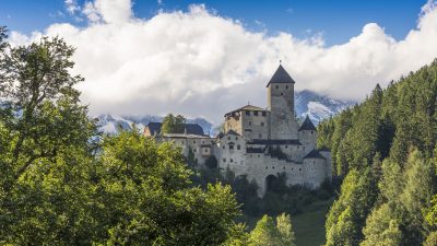 Wanderhotel Drumlerhof, Ausblick auf Burg TaufersItalien Suetirol Trentino Alto Adige Pustertal Ahrntal Sand in Taufers Campo Burg Taufers Wanderhotel Drumlerhof, Ausblick auf Burg TaufersItalien Suetirol Trentino Alto Adige Pustertal Ahrntal Sand in Taufers Campo Burg Taufers