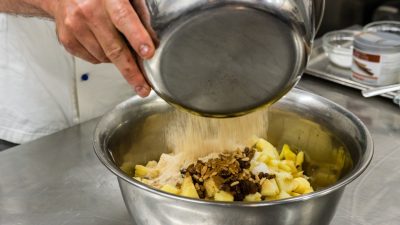 hausgemachter Apfelstrudel © Caro Thierschhausgemachter Apfelstrudel © Caro Thiersch