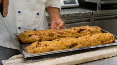 hausgemachter Apfelstrudel © Caro Thierschhausgemachter Apfelstrudel © Caro Thiersch