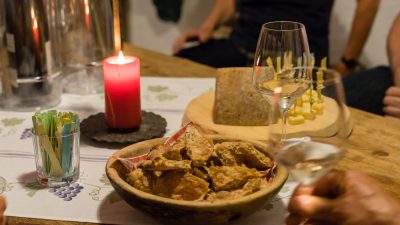 Fingerfood bei der Weinprobe im Berghotel Fingerfood bei der Weinprobe im Berghotel