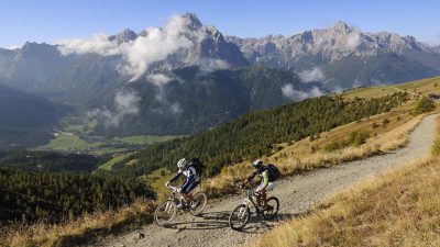 Mountainbiken in den Drei-Zinnen-DolomitenMountainbiken in den Drei-Zinnen-Dolomiten Mountainbiken in den Drei-Zinnen-DolomitenMountainbiken in den Drei-Zinnen-Dolomiten