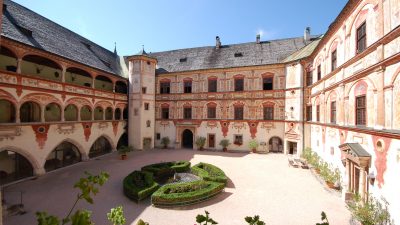 Innenhof Schloss Tratzberg Innenhof Schloss Tratzberg