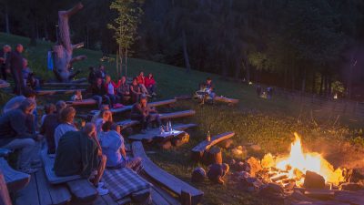 Lagerfeuerabend am Lüsnerhof @ Udo BernhartItalien Suetirol Trentino Alto Adige Eisaktal Luesen Wander- und Naturhotel Luesnerhof Lagerfeuer Lagerfeuerabend am Lüsnerhof @ Udo BernhartItalien Suetirol Trentino Alto Adige Eisaktal Luesen Wander- und Naturhotel Luesnerhof Lagerfeuer