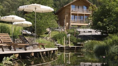 Italien Suetirol Trentino Alto Adige Eisaktal Luesen Wander- und Naturhotel Luesnerhof Schwimmteich Italien Suetirol Trentino Alto Adige Eisaktal Luesen Wander- und Naturhotel Luesnerhof Schwimmteich