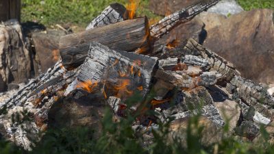 Das Schwitzhüttenritual © Udo BernhartItalien Suetirol Trentino Alto Adige Eisaktal Luesen Wander- und Naturhotel Luesnerhof Schwitzhuettenritual Christina Das Schwitzhüttenritual © Udo BernhartItalien Suetirol Trentino Alto Adige Eisaktal Luesen Wander- und Naturhotel Luesnerhof Schwitzhuettenritual Christina