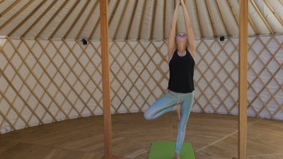 Yoga in der Jurte © Udo BernhartItalien Suetirol Trentino Alto Adige Eisaktal Luesen Wander- und Naturhotel Luesnerhof Jurte Yoga