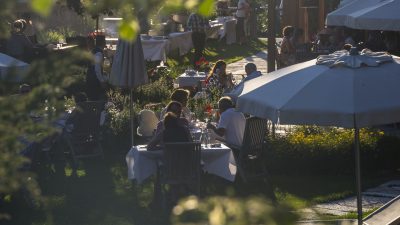 Hausmusik am Lüsnerhof © Udo BernhartItalien Suetirol Trentino Alto Adige Eisaktal Luesen Wander- und Naturhotel Luesnerhof Grillabend Hausmusik Hausmusik am Lüsnerhof © Udo BernhartItalien Suetirol Trentino Alto Adige Eisaktal Luesen Wander- und Naturhotel Luesnerhof Grillabend Hausmusik