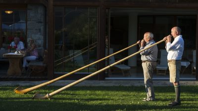 Hausmusik am Lüsnerhof © Udo BernhartItalien Suetirol Trentino Alto Adige Eisaktal Luesen Wander- und Naturhotel Luesnerhof Grillabend Hausmusik Hausmusik am Lüsnerhof © Udo BernhartItalien Suetirol Trentino Alto Adige Eisaktal Luesen Wander- und Naturhotel Luesnerhof Grillabend Hausmusik