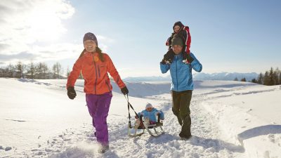 Lüsneralm © IDM Südtirol/Stefan SchützWinterwanderungen im sonnigen Eisacktal, etwa auf die Lüsner Alm, begeistern die ganze Familie.