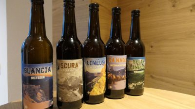 Das eigene Bier aus der eigenen Brauerei – mit Hopfen aus dem eigenen Garten © Stefan HerbkeHotel Interski: eigene Brauerei und eigener Hopfen im Garten Das eigene Bier aus der eigenen Brauerei – mit Hopfen aus dem eigenen Garten © Stefan HerbkeHotel Interski: eigene Brauerei und eigener Hopfen im Garten