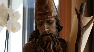 Schnitzereien aus dem GrödnertalHotel Interski: Schnitzereien aus dem Grödnertal