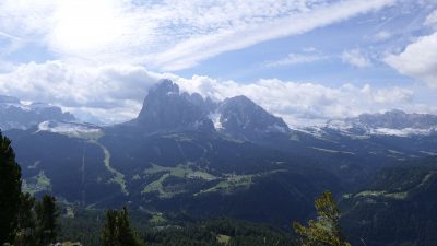 Wanderung zum Kreuz CruietaHotel Interski: Wanderung zum Kreuz Cruieta Wanderung zum Kreuz CruietaHotel Interski: Wanderung zum Kreuz Cruieta