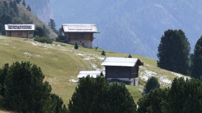 Wanderung zum Kreuz CruietaHotel Interski: Wanderung zum Kreuz Cruieta Wanderung zum Kreuz CruietaHotel Interski: Wanderung zum Kreuz Cruieta
