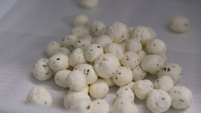 Frischkäsebällchen Frischkäsebällchen