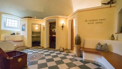 Sauna- & Wellnessbereich Sauna- & Wellnessbereich