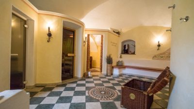 Sauna- & Wellnessbereich Sauna- & Wellnessbereich