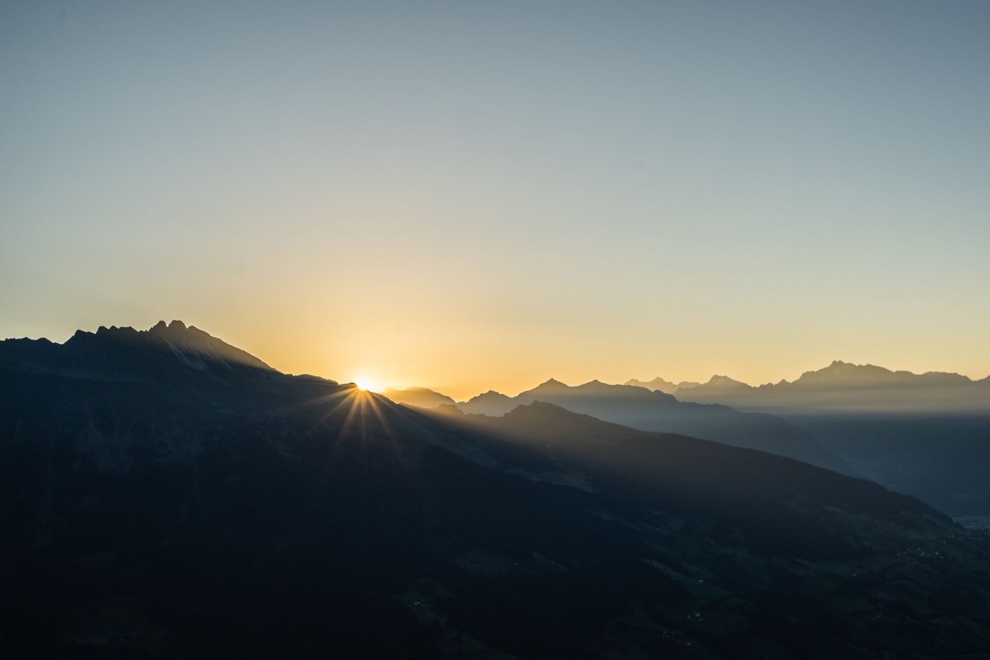 Im Frühtau zu Berge