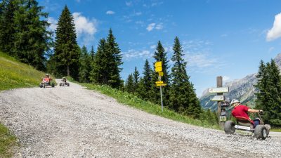 Fahrt mit den MountaincartsFahrt mit den Mountaincarts Fahrt mit den MountaincartsFahrt mit den Mountaincarts