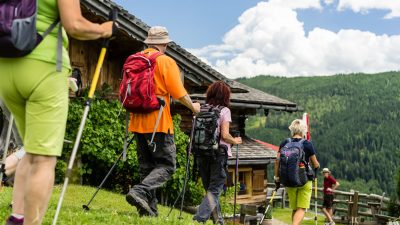 Kräuterwanderung mit Barbara vom Vital-Hotel PostKräuterwanderung mit Barbara vom Vital-Hotel Post Kräuterwanderung mit Barbara vom Vital-Hotel PostKräuterwanderung mit Barbara vom Vital-Hotel Post