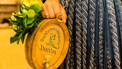 Die Trachtenmusikkapelle Dienten spielt aufDie Trachtenmusikkapelle Dienten spielt auf Die Trachtenmusikkapelle Dienten spielt aufDie Trachtenmusikkapelle Dienten spielt auf