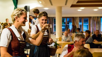 Die Trachtenmusikkapelle Dienten spielt aufDie Trachtenmusikkapelle Dienten spielt auf Die Trachtenmusikkapelle Dienten spielt aufDie Trachtenmusikkapelle Dienten spielt auf