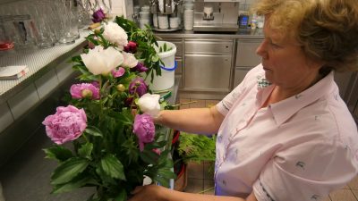 Hotel Alte Post: Blumenschmuck f¸r Altar vor dem Hotel an Fronleichnam Hotel Alte Post: Blumenschmuck f¸r Altar vor dem Hotel an Fronleichnam