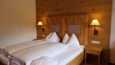 Zimmer mit Holz im Hotel Alte PostHotel Alte Post: Zimmer mit Holz