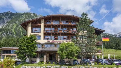 Oesterreich Austria Tirol Tannheimer Tal Graen Wanderhotel HOTEL LUMBERGER HOF Oesterreich Austria Tirol Tannheimer Tal Graen Wanderhotel HOTEL LUMBERGER HOF