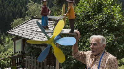 Italien Suedtirol Trentino Alto Adige Dolomiten Val d’Ega Eggen-Tal Eggen Drechsler Toni Pircher