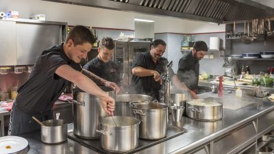 Italien Suedtirol Trentino Alto Adige Ulten Tal Ulten Val d'Ultimo St. Nikolaus Erlebnishotel Waltershof Kueche Italien Suedtirol Trentino Alto Adige Ulten Tal Ulten Val d'Ultimo St. Nikolaus Erlebnishotel Waltershof Kueche