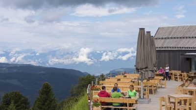 Italien Suedtirol Trentino Alto Adige Dolomiten Val d’Ega Deutschnofen Obereggen Ski Center Latemar Berghuette Oberholz Italien Suedtirol Trentino Alto Adige Dolomiten Val d’Ega Deutschnofen Obereggen Ski Center Latemar Berghuette Oberholz