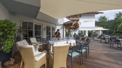 Italien Suedtirol Trentino Alto Adige Dolomiten Val d’Ega Eggen-Tal Eggen Hotel Marica Weinverkostung mit Carola Eisath Italien Suedtirol Trentino Alto Adige Dolomiten Val d’Ega Eggen-Tal Eggen Hotel Marica Weinverkostung mit Carola Eisath