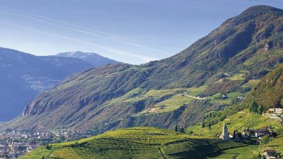 Als schönsten Fernblick Europas bezeichnete der berühmte Ethnologe Bronislav Malinowski vor hundert Jahren die Weinberge von St. Magdalena über Bozen.  ©IDM Südtirol, Clemens Zahn