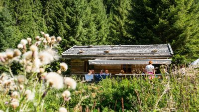 Grillfest auf der Rauschtalhütte des JaufentalerhofsGrillfest auf der Rauschtalhütte des Jaufentalerhofs