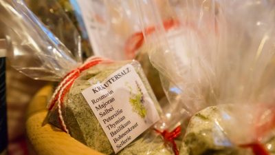 Bauernmarkt und Gaudi im JaufentalerhofBauernmarkt und Gaudi im Jaufentalerhof Bauernmarkt und Gaudi im JaufentalerhofBauernmarkt und Gaudi im Jaufentalerhof